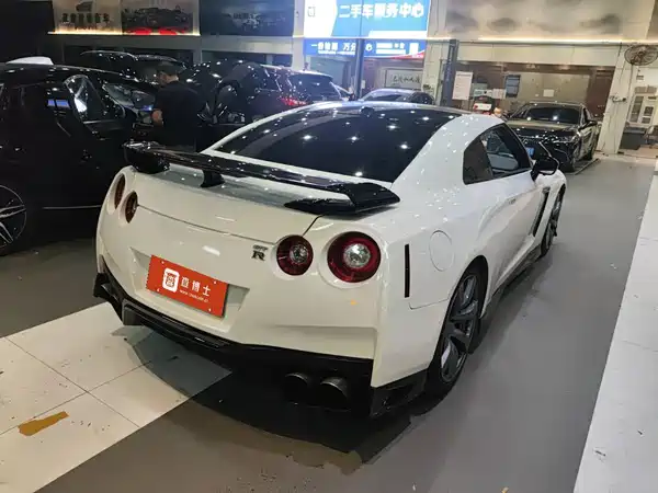 Nissan GT-R 2011