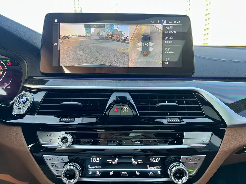 BMW 6 Series GT 2023 — фото 10