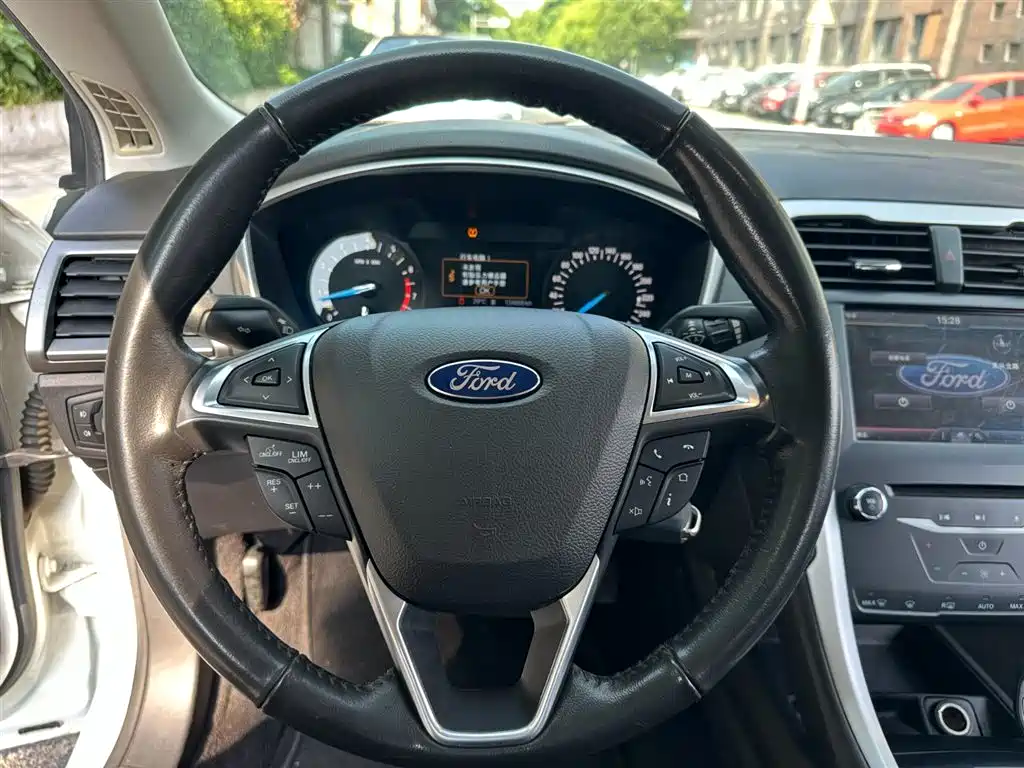 Ford Mondeo 2013 — фото 16