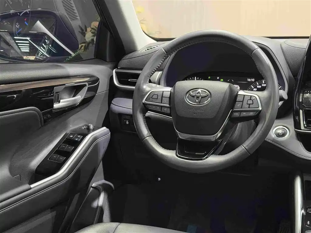 Toyota Highlander 2024 — фото 18