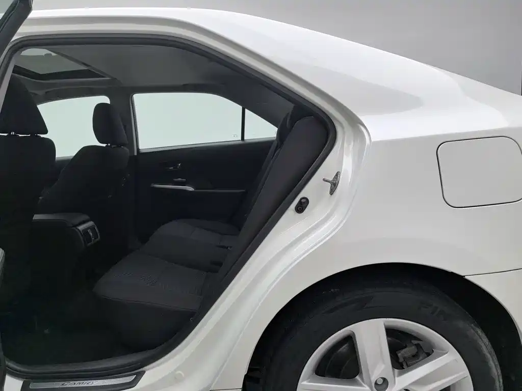 Toyota Camry 2013 — фото 15