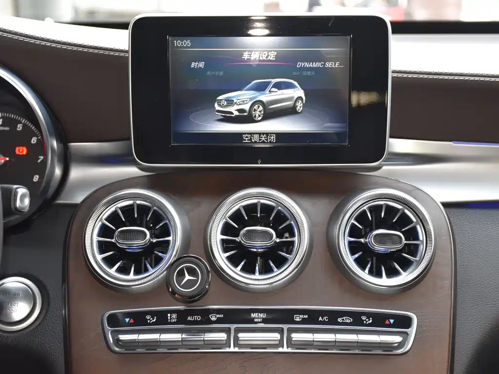 Mercedes-Benz GLC 2018 — фото 14
