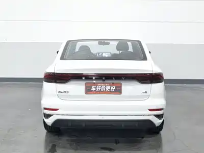 Geely Emgrand 2025