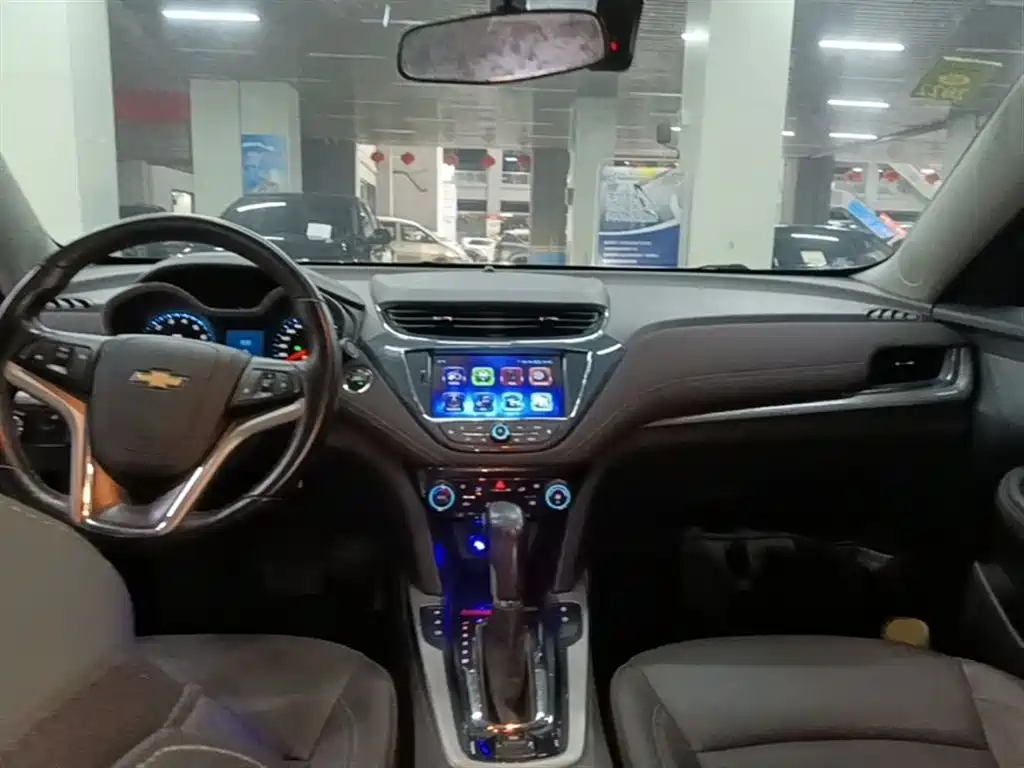 Chevrolet Malibu 2018 — фото 10