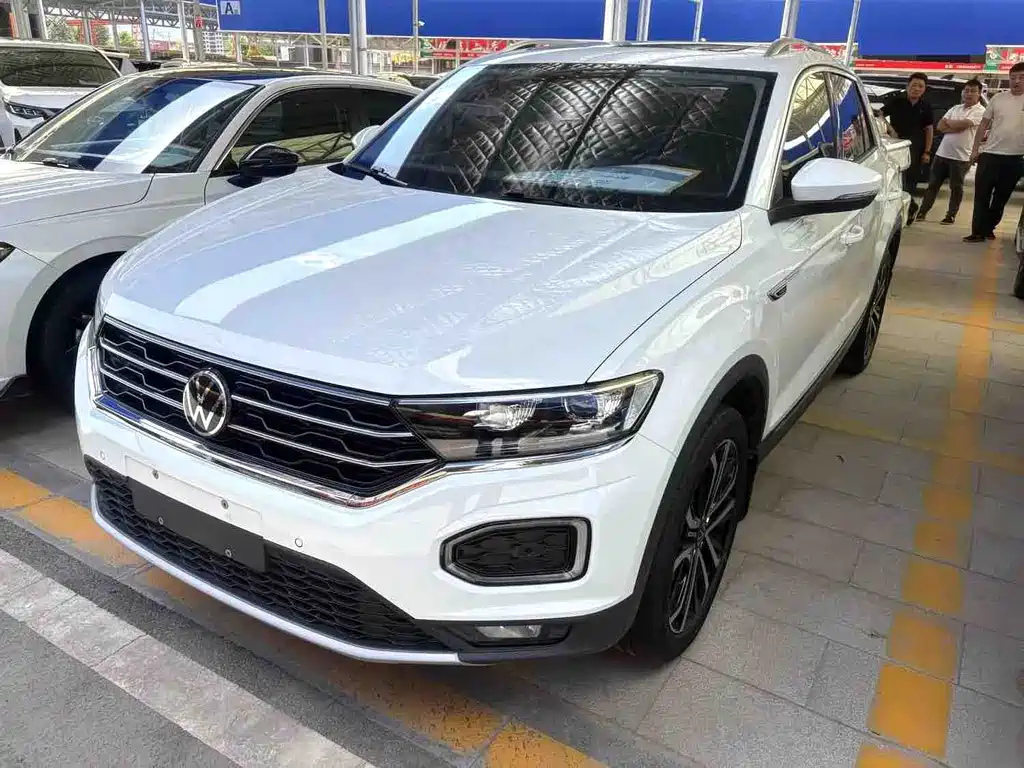 Volkswagen T-Roc 2023 — фото 1