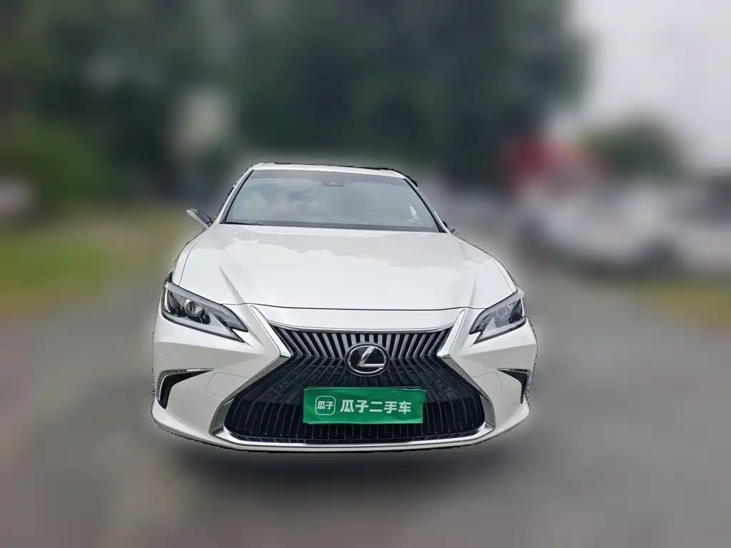 Lexus ES 2021 — фото 24