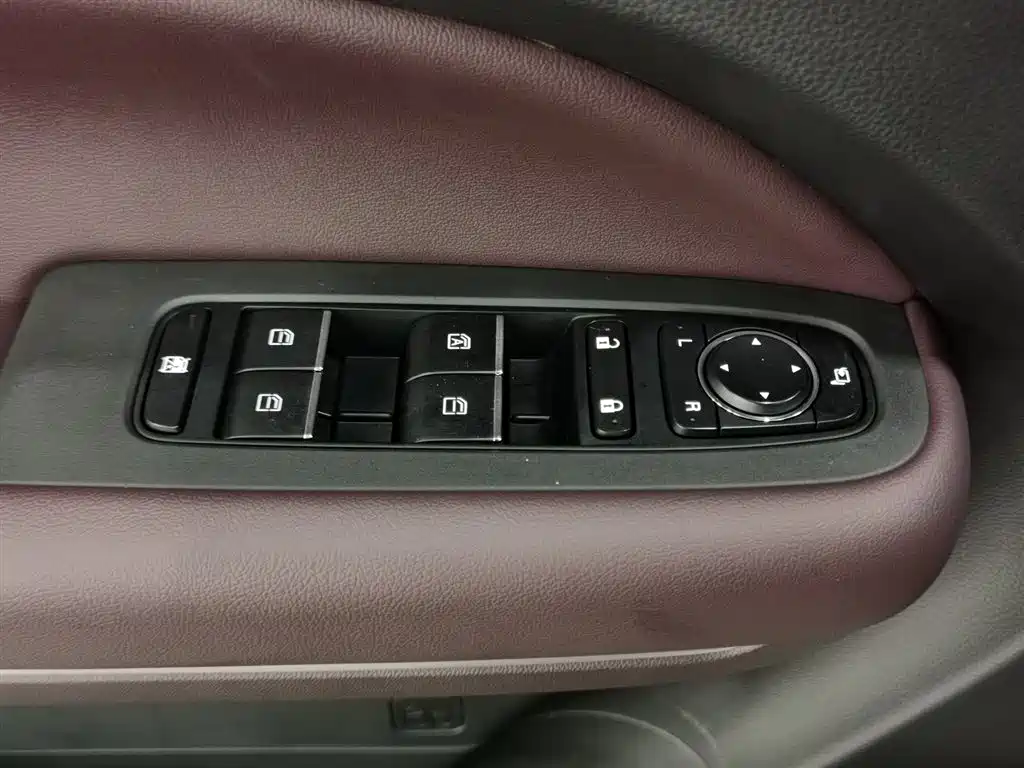 GAC Motor Trumpchi M6 2023 — фото 9