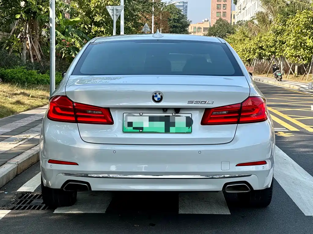 BMW 5 Series New Energy 2019 — фото 8
