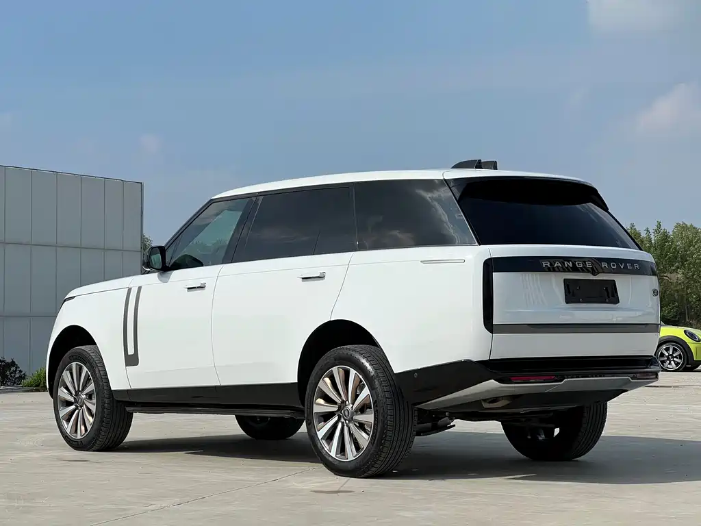 Land Rover Range Rover 2023 — фото 24
