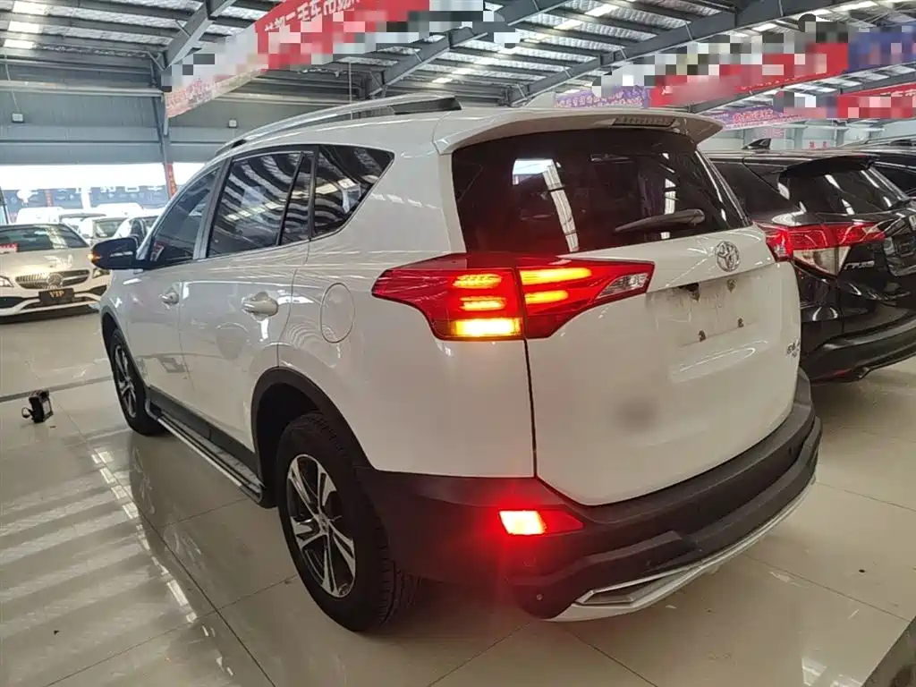 Toyota RAV4 2016 — фото 5