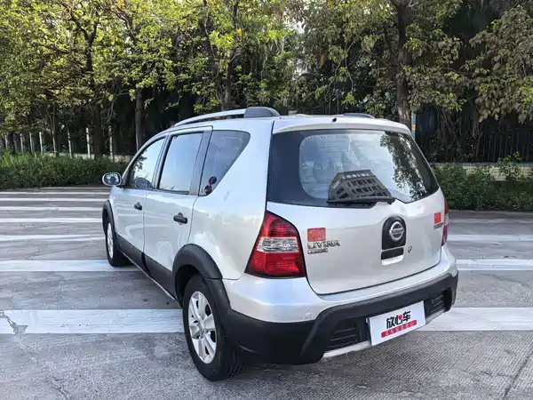 Nissan Livina 2010
