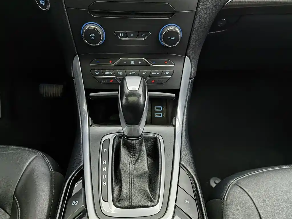 Ford Edge 2019 — фото 13