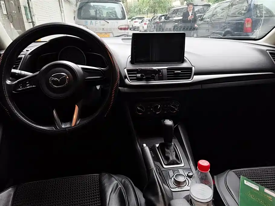 Mazda 3 Axela 2019 — фото 12