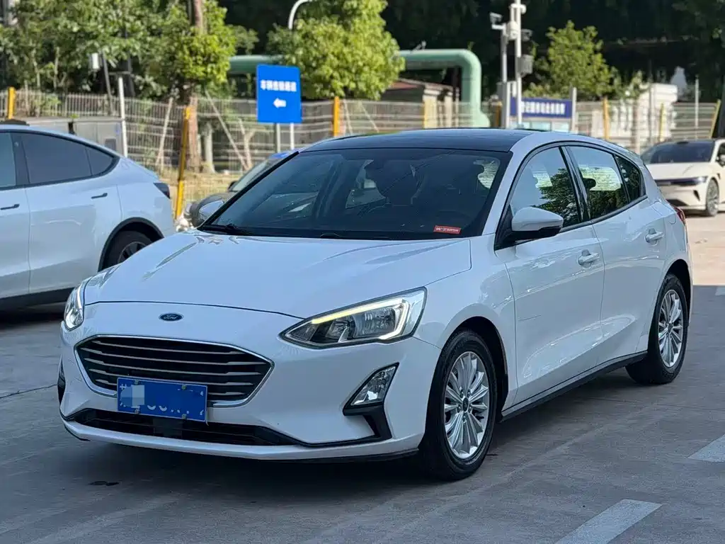 Ford Focus 2019 — фото 1