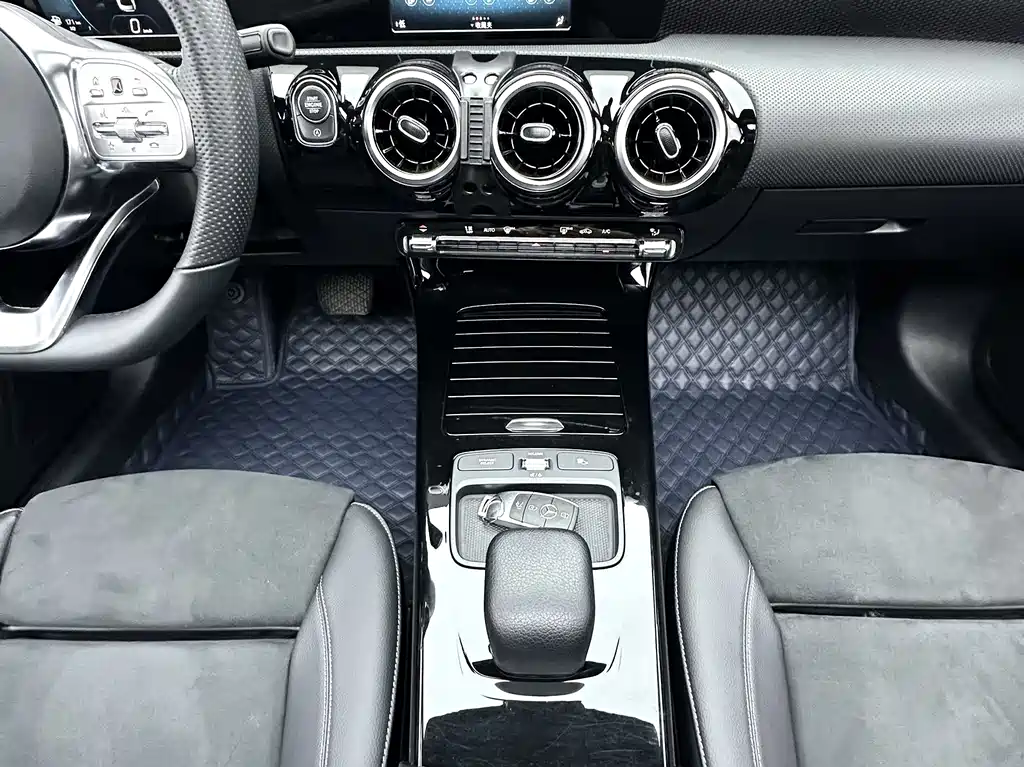 Mercedes-Benz A-Class 2019 — фото 10