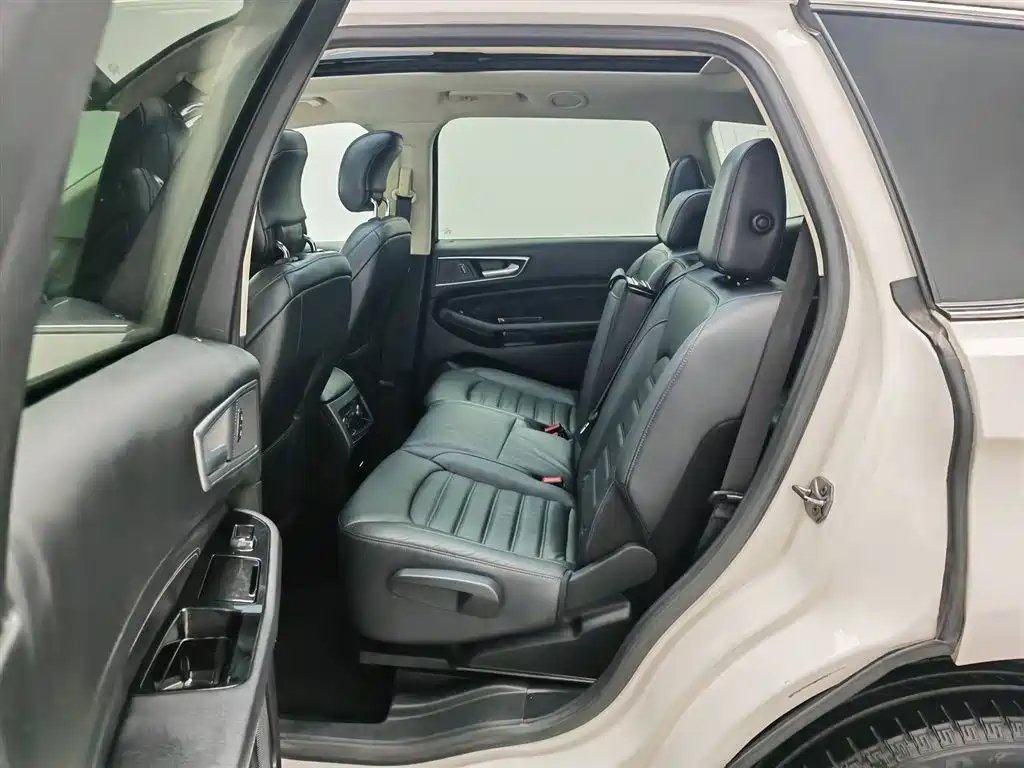 Ford Edge 2016 — фото 15