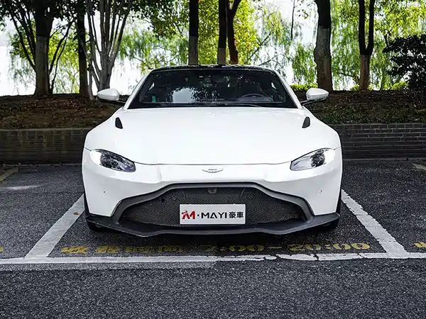 Aston Martin V8 Vantage 2021