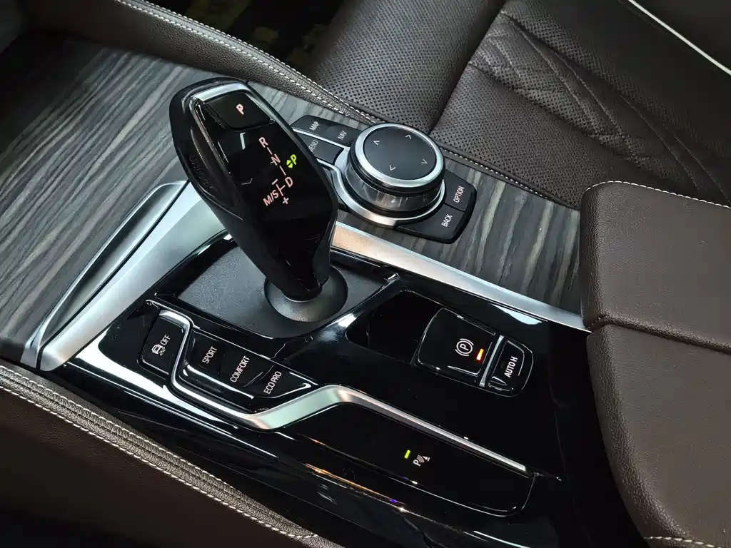 BMW 5 Series 2022 — фото 16