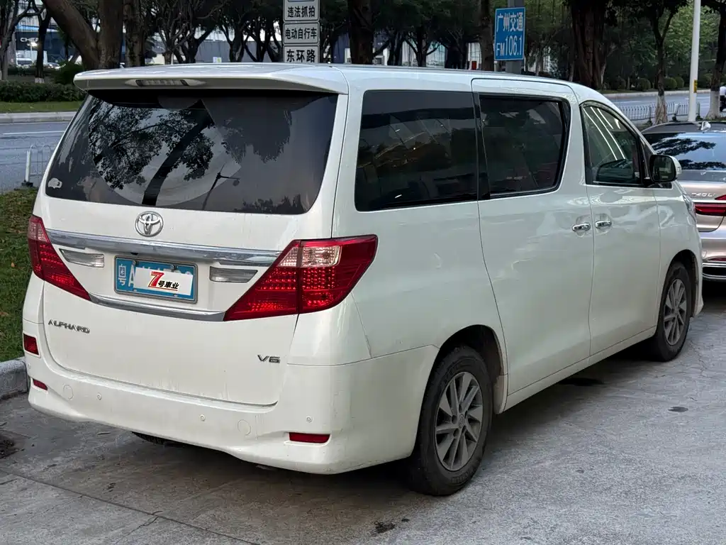 Toyota Alphard 2015 — фото 13