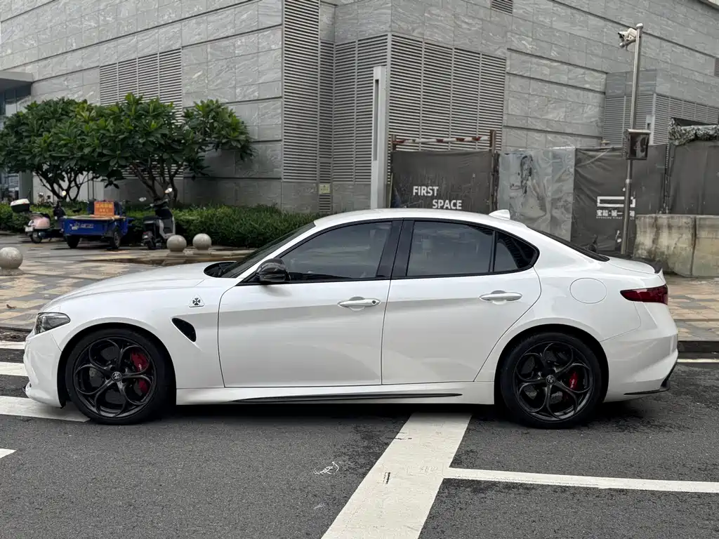 Alfa Romeo Giulia 2018 — фото 14