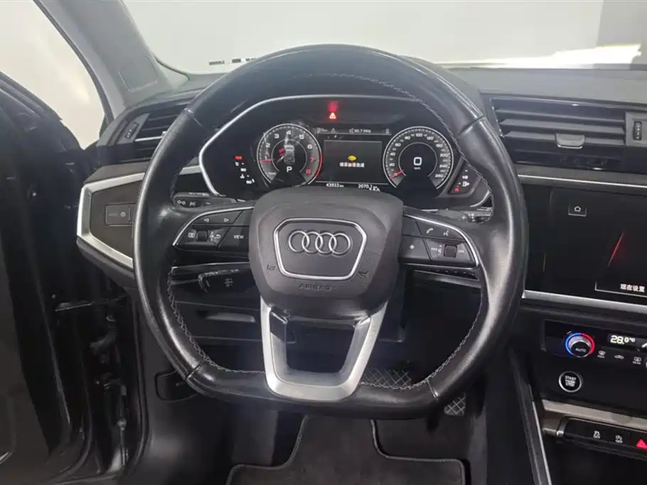 Audi Q3 2023 — фото 15