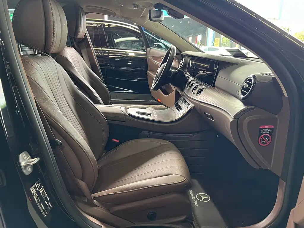 Mercedes-Benz E-Class 2023 — фото 10
