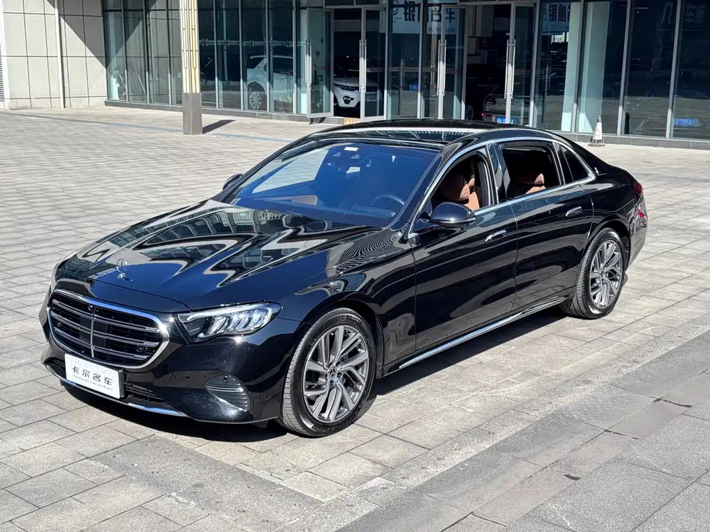 Mercedes-Benz E-Class 2024 — фото 1