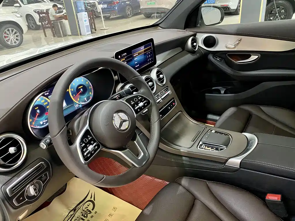 Mercedes-Benz GLC 2021 — фото 13