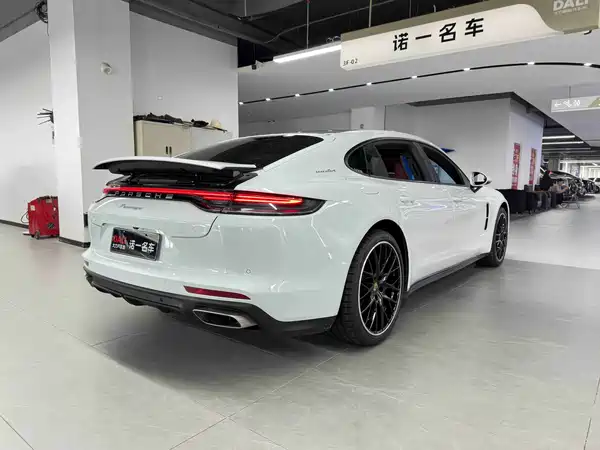 Porsche Panamera 2023