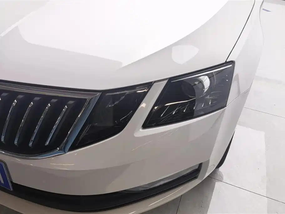 Skoda Octavia 2022 — фото 5