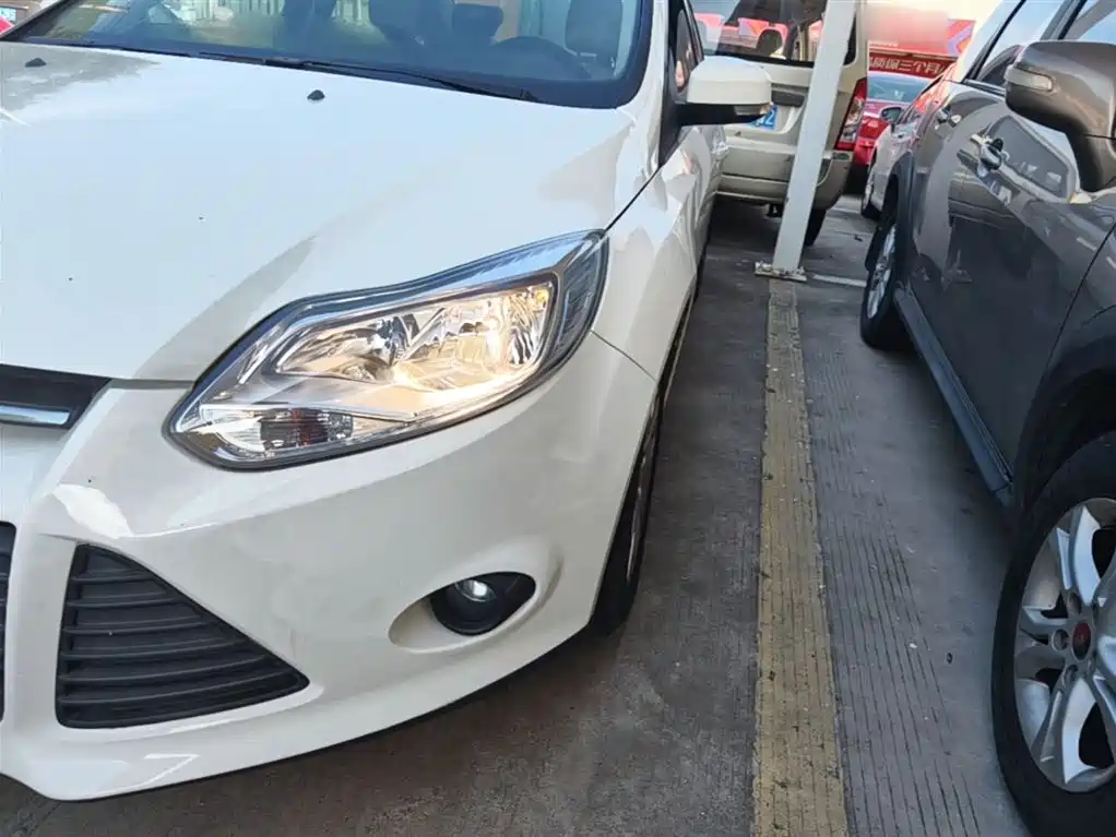 Ford Focus 2015 — фото 24