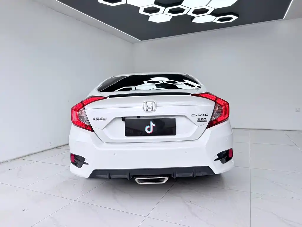 Honda Civic 2019 — фото 9
