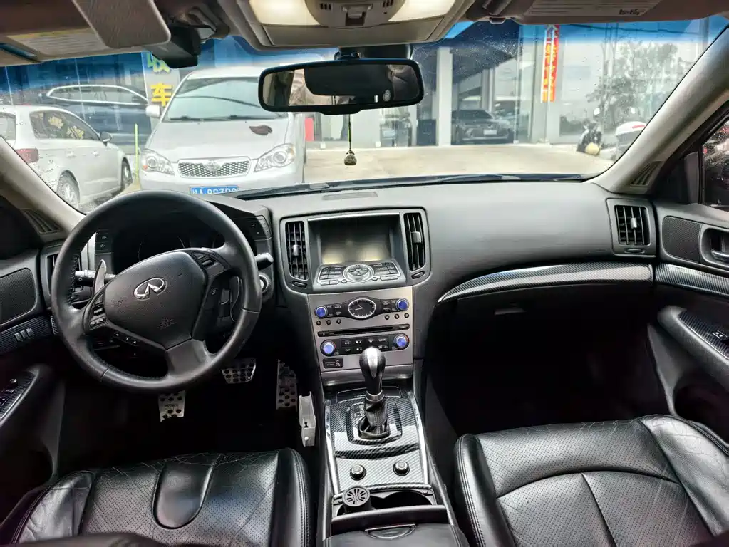 Infiniti G 2011