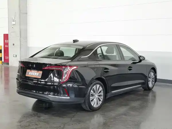 Hongqi E-QM5 2023