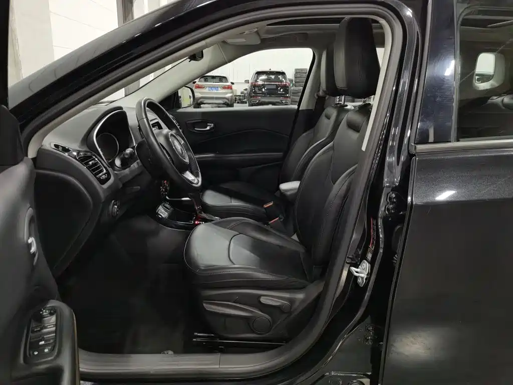 Jeep Compass 2020 — фото 10