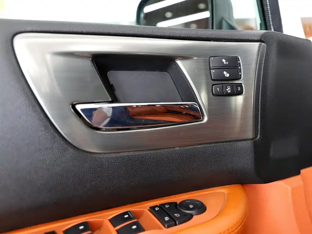Hummer H2 2013 — фото 19