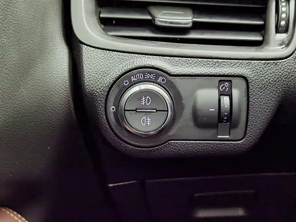 Buick Envision Plus 2018 — фото 21