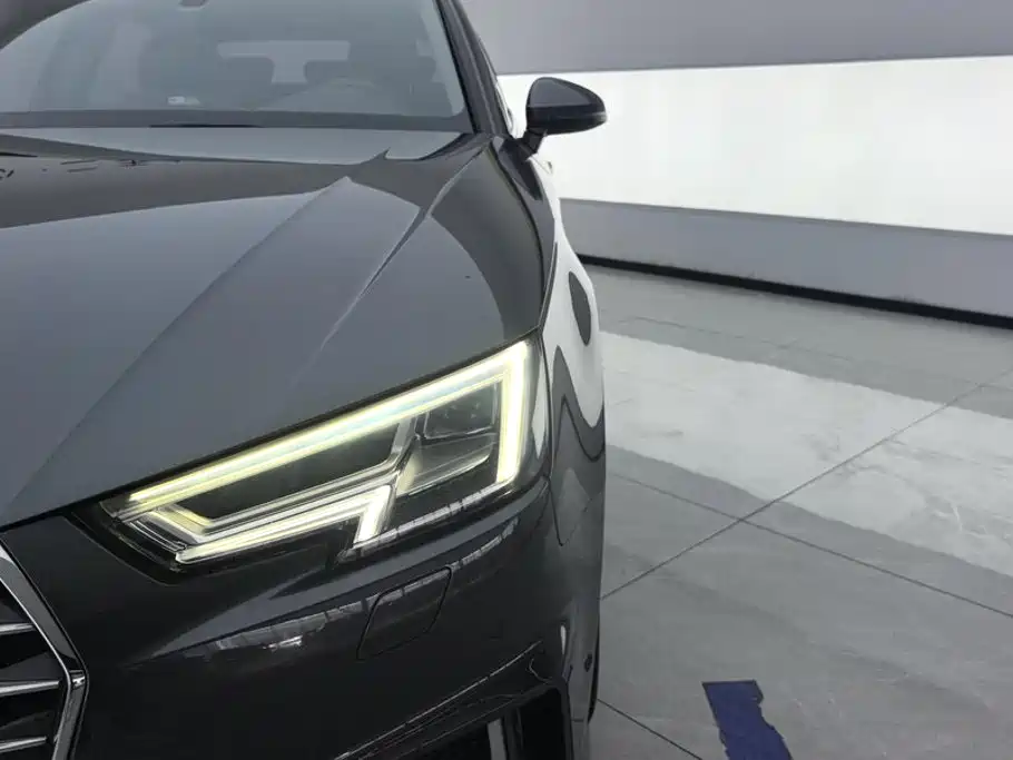 Audi A4L 2019