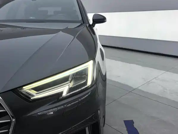 Audi A4L 2019