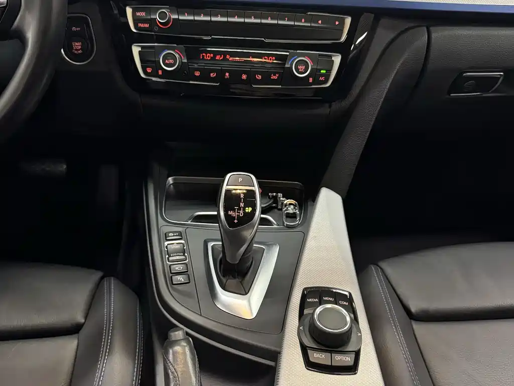 BMW 3 Series 2018 — фото 10