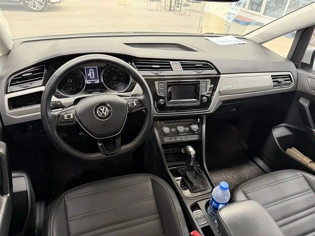 Volkswagen Touran 2017 — фото 4