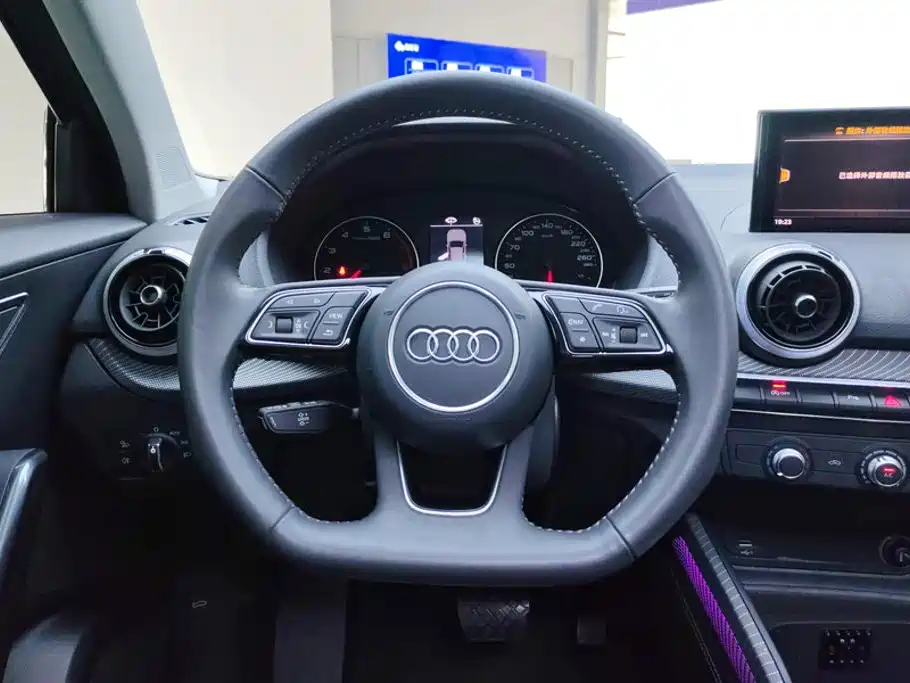 Audi Q2L 2021 — фото 15