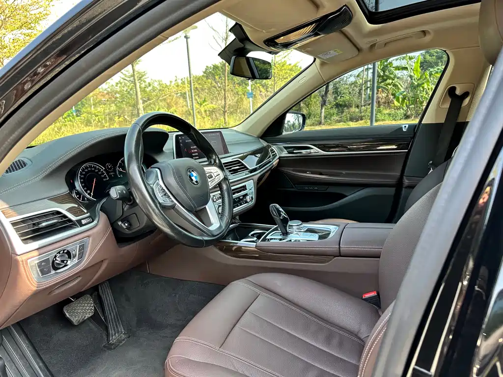 BMW 7 Series 2019 — фото 9