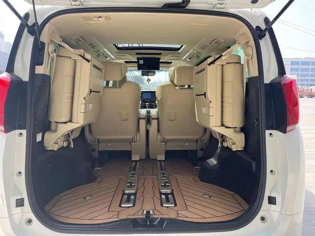 Toyota Alphard 2021 — фото 11