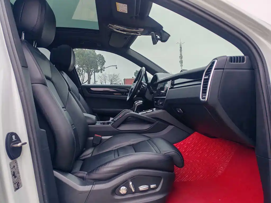 Porsche Cayenne 2018 — фото 12