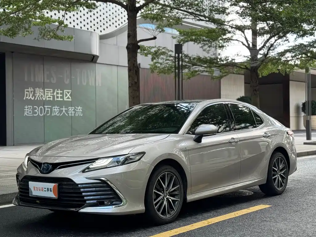 Toyota Camry 2021 — фото 1