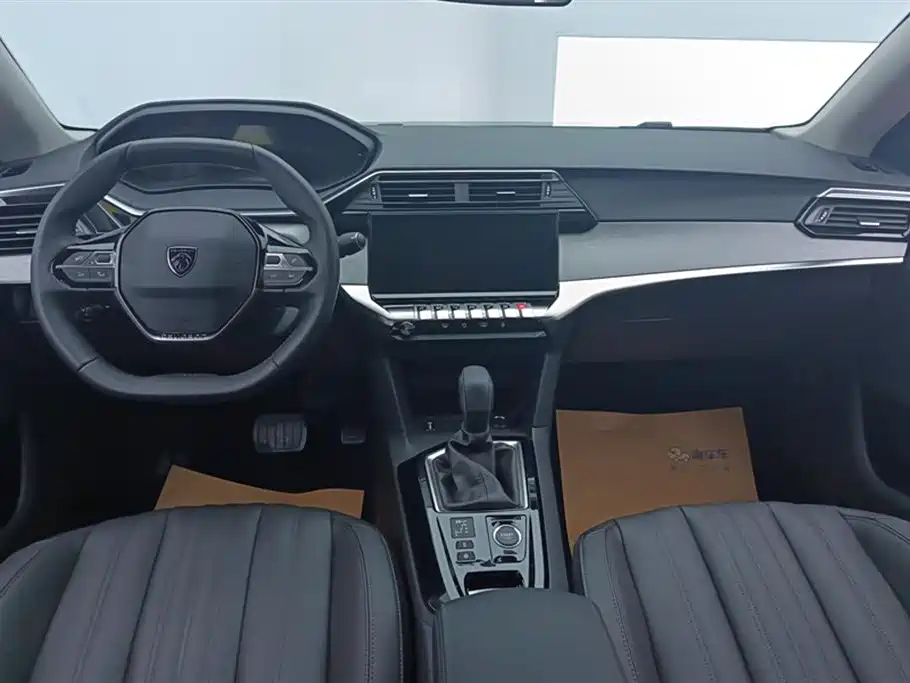 Peugeot 408 2025 — фото 12