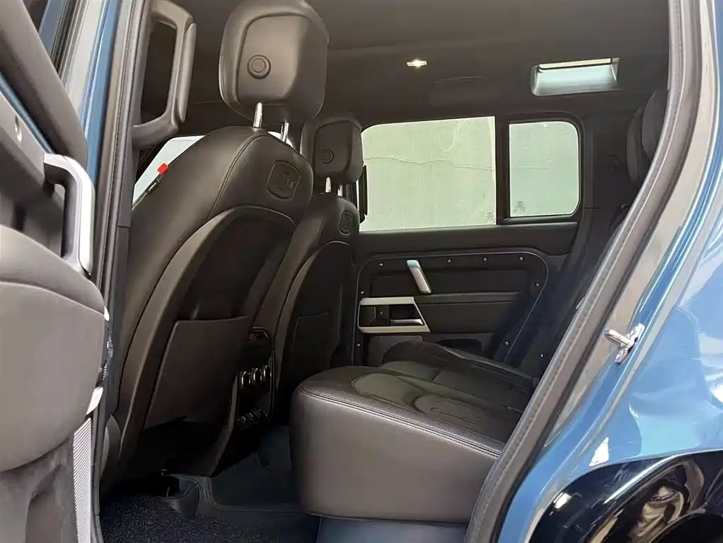 Land Rover Defender 2021 — фото 10
