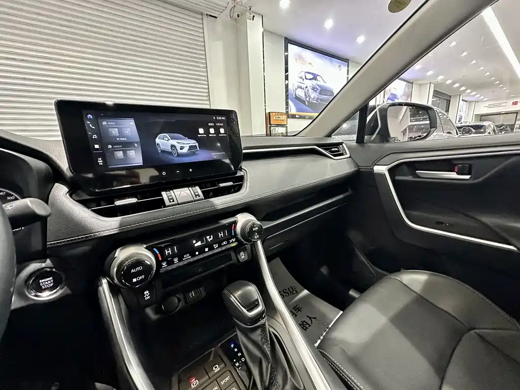 Toyota Wildlander 2023 — фото 10