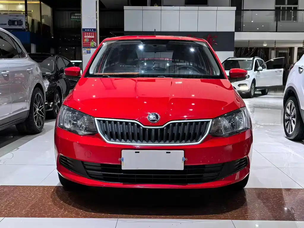 Skoda Fabia 2017 — фото 2